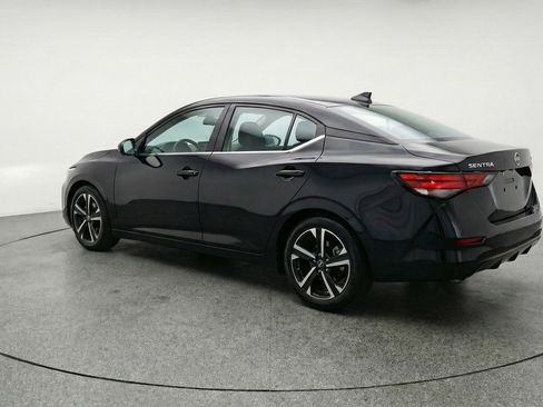 Used 2025 Nissan Sentra SV image 6