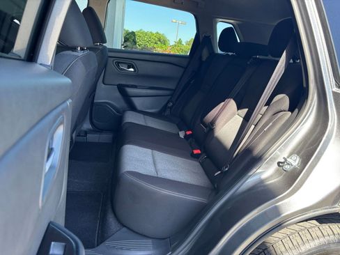 Used 2025 Nissan Rogue SV AWD/4WD image 39