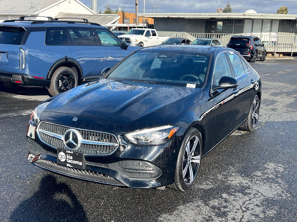 Used 2025 Mercedes-Benz C 300 4MATIC Sedan image 3