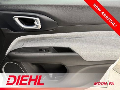 Used 2023 Jeep Compass Latitude image 14