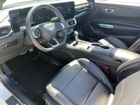 Used 2025 Ford Mustang Premium image 8