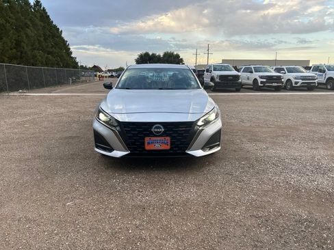 Used 2024 Nissan Altima 2.5 SR FWD image 9