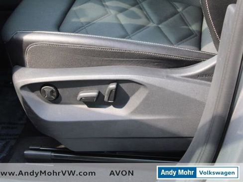 Used 2024 Volkswagen Atlas SE AWD/4WD image 21