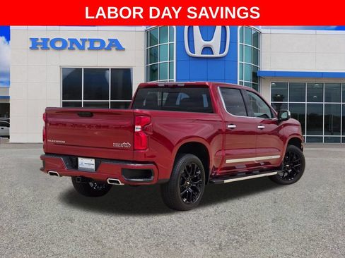 Used 2025 Chevrolet Silverado 1500 High Country w/ Technology Package AWD/4WD image 3