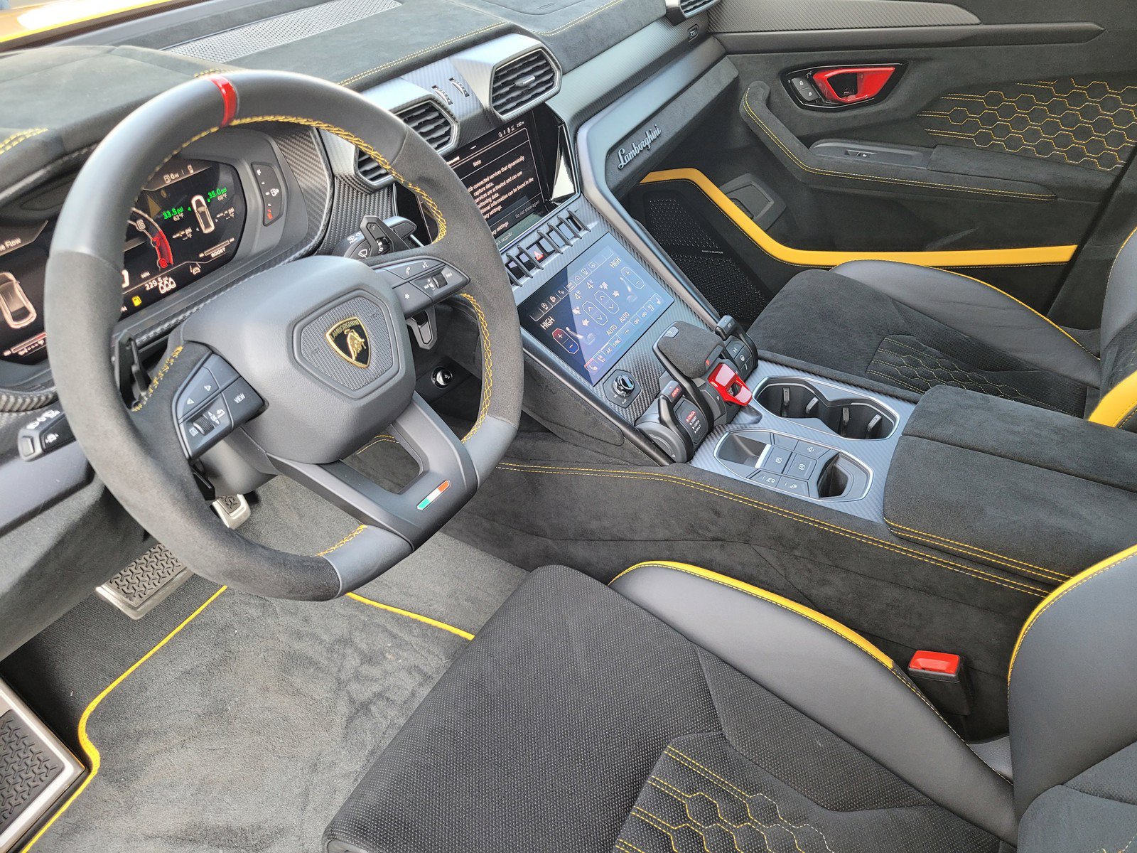 Used 2024 Lamborghini Urus Performante AWD/4WD image 14
