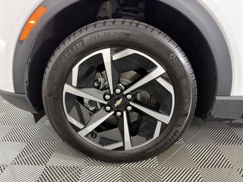 Certified 2025 Chevrolet Equinox EV LT FWD image 9