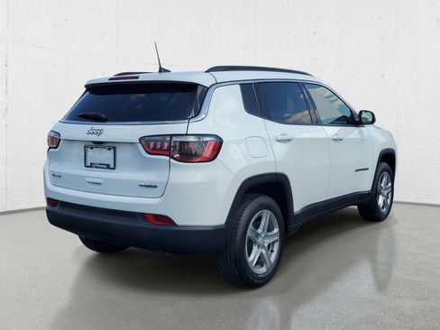 Used 2024 Jeep Compass Latitude AWD/4WD image 7