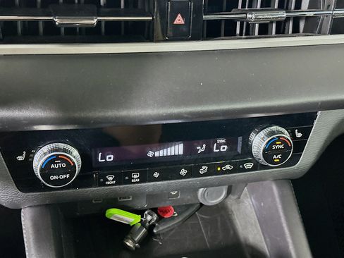 Used 2024 Mitsubishi Outlander SE AWD/4WD image 24