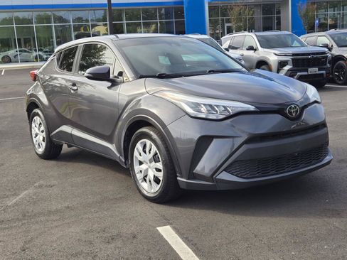 Used 2021 Toyota C-HR LE FWD image 4