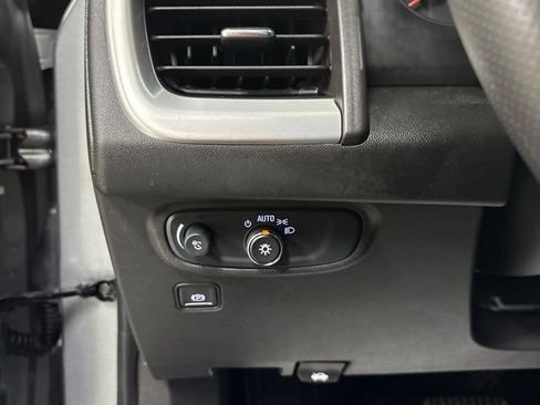 Used 2024 GMC Terrain SLE FWD image 10