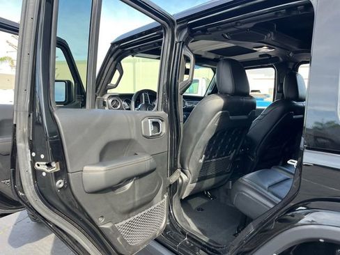 Used 2022 Jeep Wrangler Unlimited Rubicon w/ Trailer Tow Package image 13