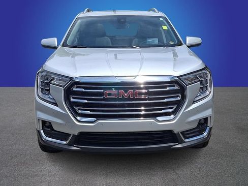 Used 2022 GMC Terrain SLT w/ Tech Package FWD image 2