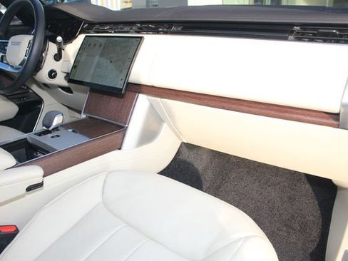 Used 2024 Land Rover Range Rover Long Wheelbase SE image 26