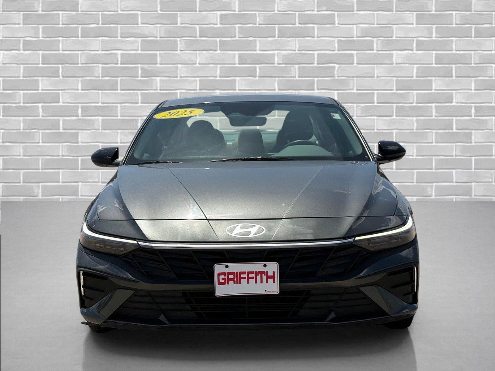 Used 2025 Hyundai Elantra Sport FWD image 2
