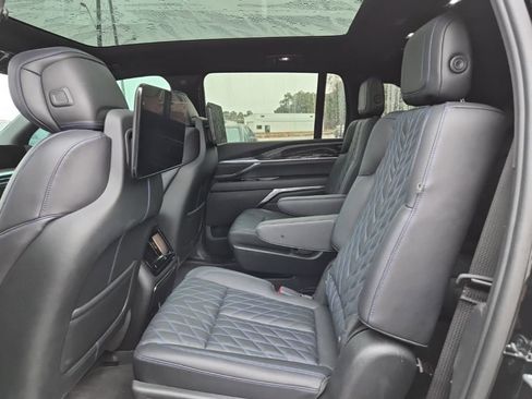 Used 2025 Cadillac Escalade IQ Luxury 1 w/ Smart Trailering package image 17