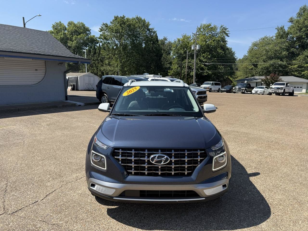 Used 2025 Hyundai Venue Limited FWD image 2