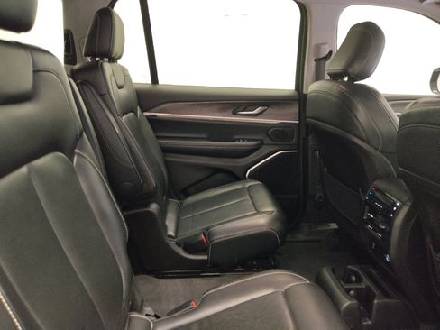 Used 2022 Jeep Grand Cherokee L Limited image 19