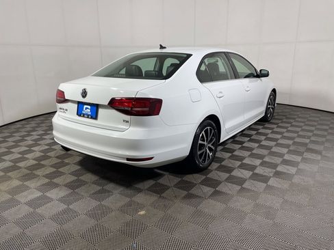 Used 2017 Volkswagen Jetta SE image 7
