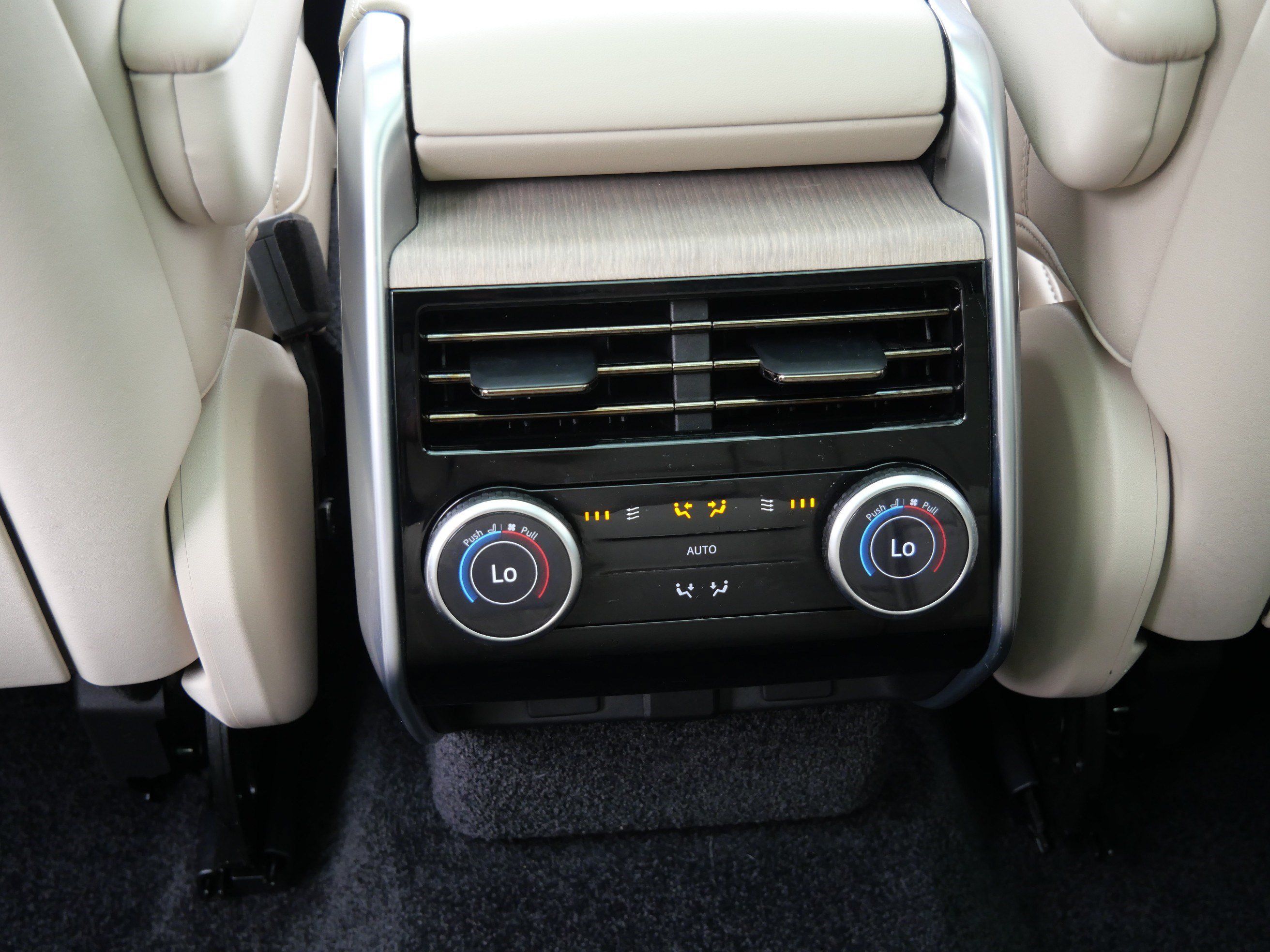 Certified 2023 Land Rover Range Rover SE AWD/4WD image 18