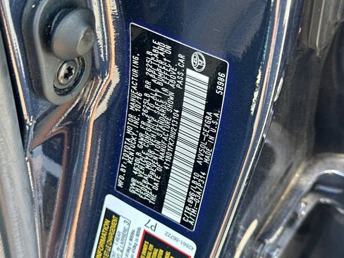 Used 2017 Toyota Camry XLE w/ Moonroof Package FWD image 39