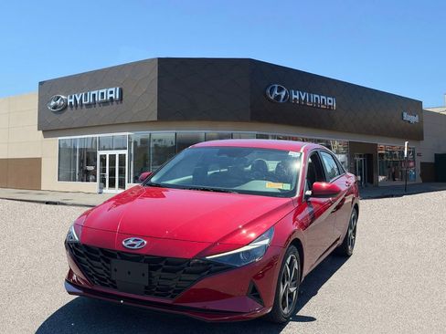 Certified 2023 Hyundai Elantra SEL w/ Convenience Package FWD image 4