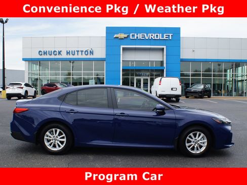 Used 2025 Toyota Camry LE w/ Convenience Package image 1