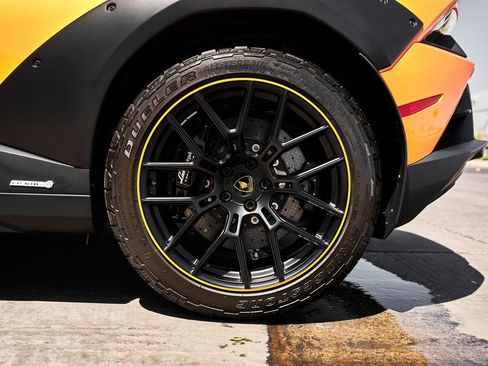 Used 2023 Lamborghini Huracan Sterrato image 31