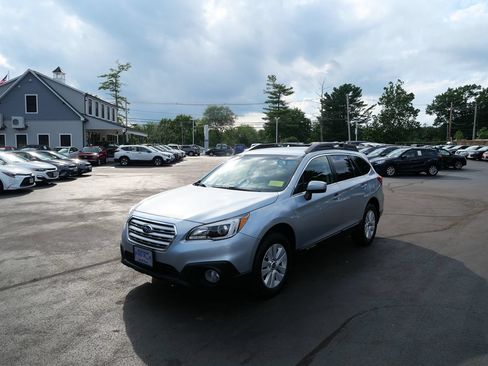 Used 2017 Subaru Outback 2.5i Premium AWD/4WD image 1