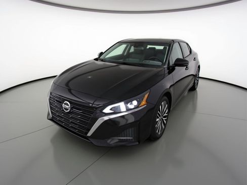 Used 2025 Nissan Altima 2.5 SV image 3