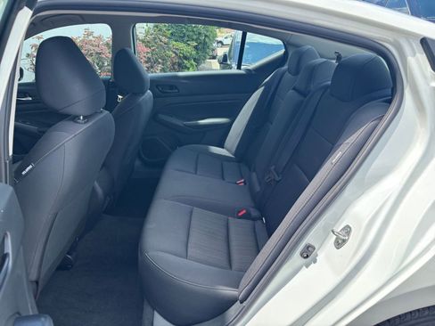 Used 2025 Nissan Altima 2.5 SV FWD image 27