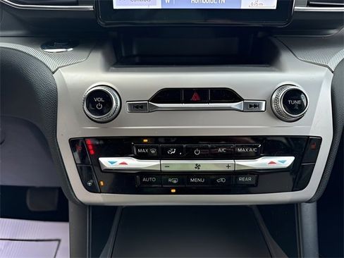 Used 2022 Ford Explorer XLT w/ Equipment Group 202A image 13