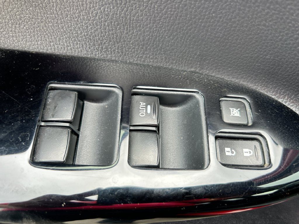 Used 2024 Mitsubishi Eclipse Cross LE AWD/4WD image 12
