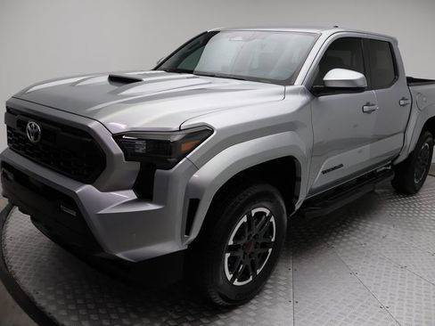 Used 2024 Toyota Tacoma TRD Sport image 2
