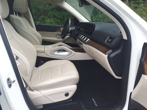 Used 2023 Mercedes-Benz GLS 450 4MATIC image 10