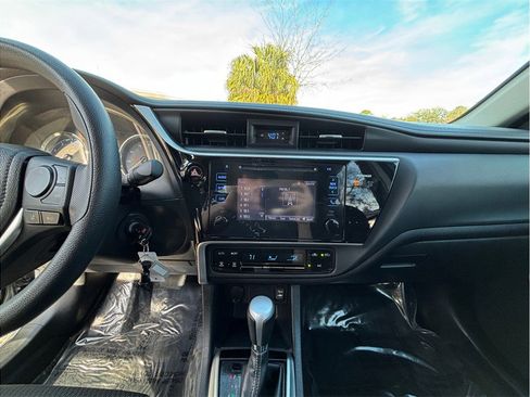 Used 2017 Toyota Corolla LE image 11