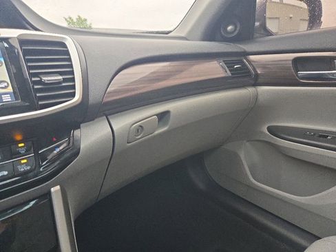Used 2017 Honda Accord Touring image 22