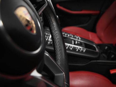 Certified 2019 Porsche Macan AWD/4WD image 31