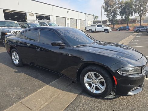 Used 2022 Dodge Charger SXT RWD image 2