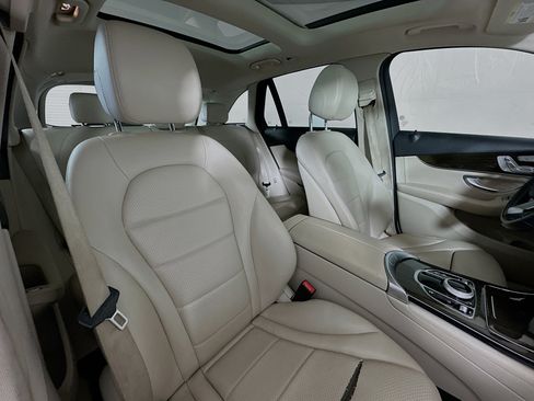 Used 2018 Mercedes-Benz GLC 300 4MATIC image 26