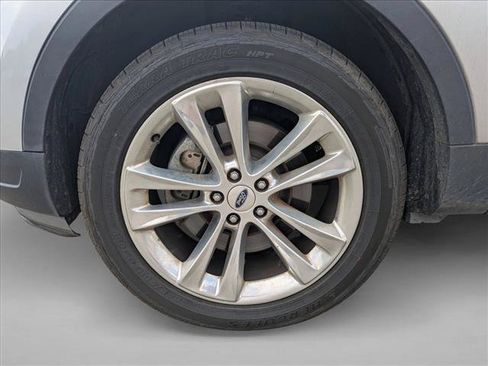 Used 2018 Ford Explorer XLT w/ Equipment Group 202A FWD image 17