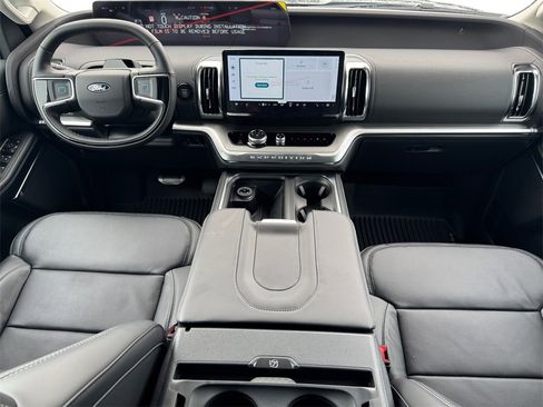 New 2025 Ford Expedition Max Platinum w/ Driver's Package image 10