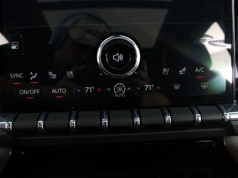New 2026 GMC Yukon Denali w/ Denali Reserve Package AWD/4WD image 9