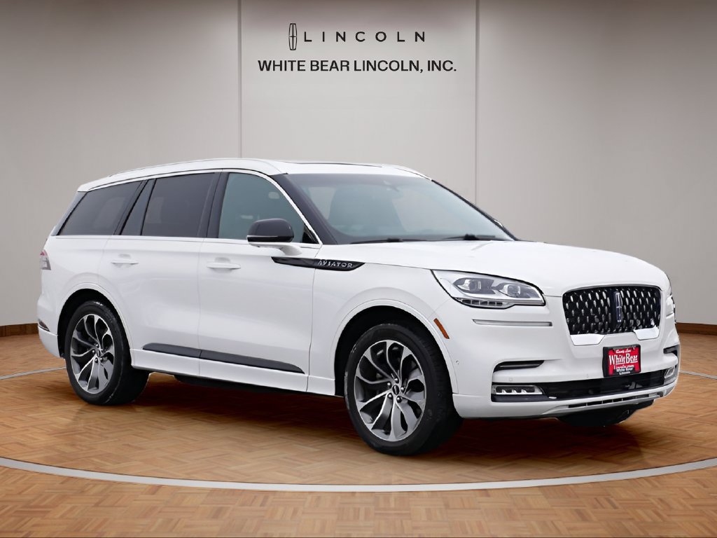 Used 2021 Lincoln Aviator Grand Touring w/ Equipment Group 301A AWD/4WD image 3