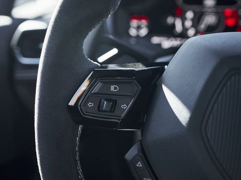 Used 2024 Lamborghini Huracan Sterrato image 41