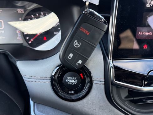 Certified 2025 Jeep Compass Limited image 31