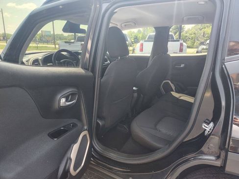 Used 2015 Jeep Renegade Latitude w/ Cold Weather Group II AWD/4WD image 10
