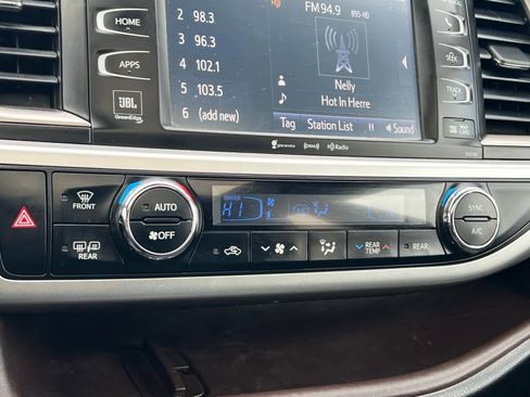 Used 2016 Toyota Highlander Limited image 21