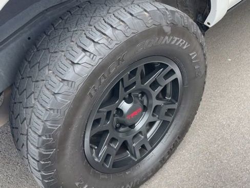 Used 2022 Toyota 4Runner TRD Off-Road Premium AWD/4WD image 25