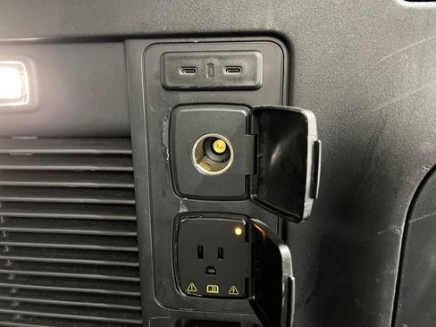 Used 2025 Ford Expedition Active image 43