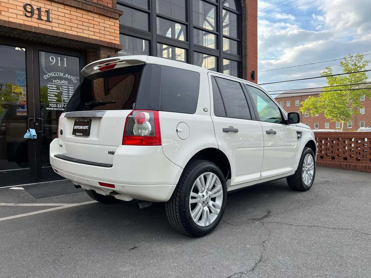 Used 2010 Land Rover LR2 HSE AWD/4WD image 12